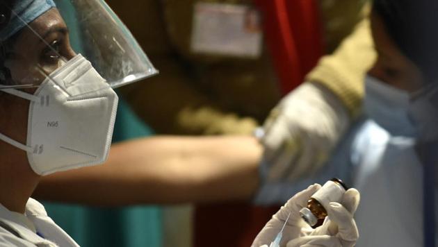 A healthcare worker draws a syringe during a mock drill for Covid-19 vaccination dry run, at Kalam Centre in Lucknow on Tuesday.(Dheeraj Dhawan/HT Photo) A healthcare worker draws a syringe during a mock drill for Covid-19 vaccination dry run, at Kalam Centre in Lucknow on Tuesday.(Dheeraj Dhawan/HT Photo)
