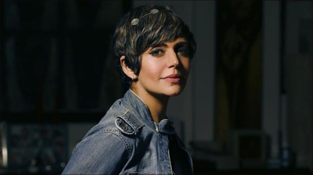 Mandira Bedi brushes aside mid-week blues with leg exercises and we are inspired(Instagram/mandirabedi) Mandira Bedi brushes aside mid-week blues with leg exercises and we are inspired(Instagram/mandirabedi)