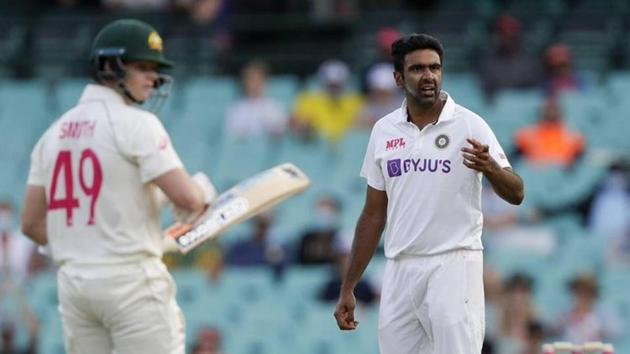 Photo of Australian batsman Steve Smith (R) and Indian spinner R Ashwin (L) during the 3rd Test at SCG(Twitter)