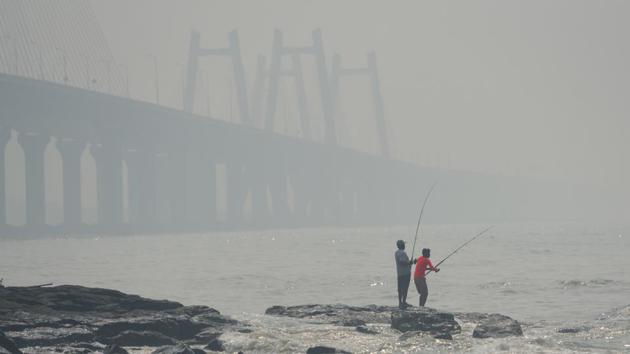 The city continued to witness hazy conditions on Thursday, January 7, 2021. (Satish Bate/HT Photo) The city continued to witness hazy conditions on Thursday, January 7, 2021. (Satish Bate/HT Photo)