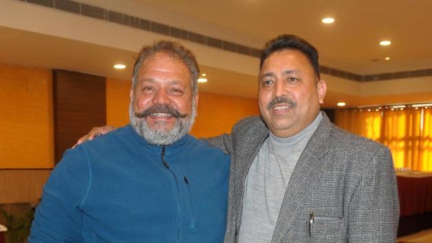 Chandigarh mayoral candidates Davinder singh Babla of the Congress and Ravi Kant Sharma of the BJP during outgoing mayor Raj Bala Malik’s press conference at Hotel Park View in the city. (Ravi Kumar/Hindustan Times) Chandigarh mayoral candidates Davinder singh Babla of the Congress and Ravi Kant Sharma of the BJP during outgoing mayor Raj Bala Malik’s press conference at Hotel Park View in the city. (Ravi Kumar/Hindustan Times)