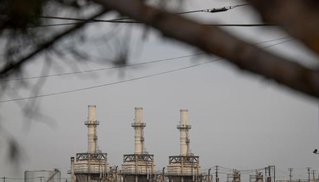 A Phillips 66 refinery in Rodeo, California, US.(Bloomberg) A Phillips 66 refinery in Rodeo, California, US.(Bloomberg)