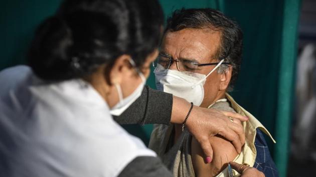 Health workers conduct a dry run of the Covid-19 vaccination programme. (Sanchit Khanna/HT PHOTO) Health workers conduct a dry run of the Covid-19 vaccination programme. (Sanchit Khanna/HT PHOTO)