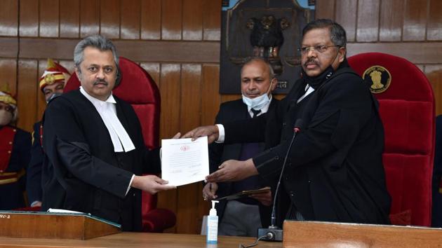 Himachal Pradesh high court chief justice L Narayana Swamy (R) administering the oath to Justice Ravi Vijaykumar Malimath who assumed the office as HC judge in Shimla, on Thursday.(Deepak Sansta/HT) Himachal Pradesh high court chief justice L Narayana Swamy (R) administering the oath to Justice Ravi Vijaykumar Malimath who assumed the office as HC judge in Shimla, on Thursday.(Deepak Sansta/HT)