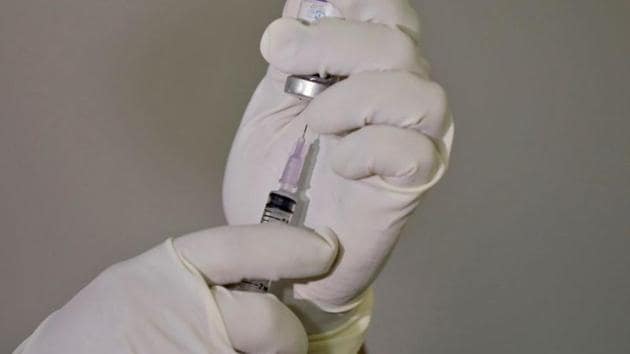 According to the Union Ministry of Health and Family Welfare, there are 9,196 active coronavirus cases in Karnataka, 9,02,817 recoveries and 12,124 deaths.(Reuters Photo) According to the Union Ministry of Health and Family Welfare, there are 9,196 active coronavirus cases in Karnataka, 9,02,817 recoveries and 12,124 deaths.(Reuters Photo)