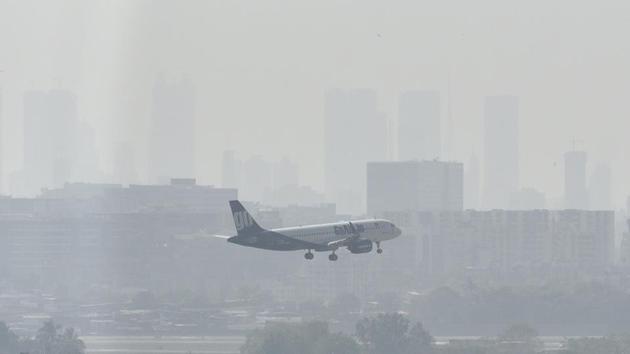 The AQI in Mumbai is on the borderline of very poor. (HT Photo) The AQI in Mumbai is on the borderline of very poor. (HT Photo)