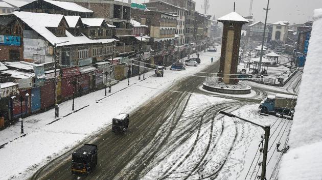 An aerial view of snow-covered roads at Lal Chowk after fresh snowfall in Srinagar.(File photo)