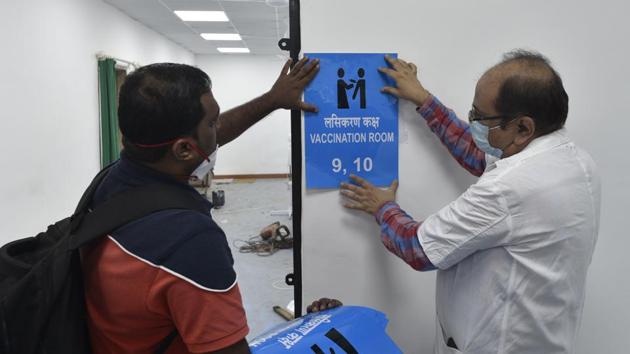 Hospital staff during the preparation of Covid-19 vaccination centre for dry run, on Thursday.(Satyabrata Tripathy/HT Photo)