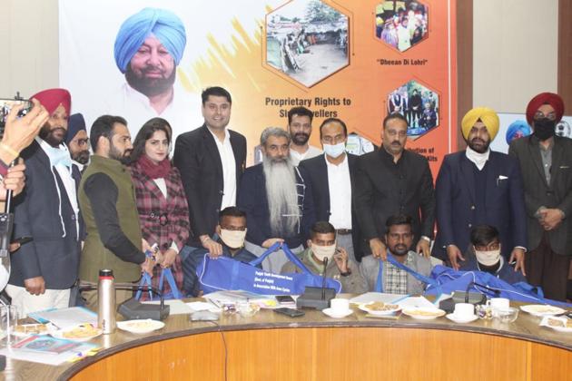 Cabinet minister Bharat Bhushan Ashu launching welfare schemes during a district-level function organised at Bachat Bhawan in Ludhiana on Thursday. (HT Photo) Cabinet minister Bharat Bhushan Ashu launching welfare schemes during a district-level function organised at Bachat Bhawan in Ludhiana on Thursday. (HT Photo)
