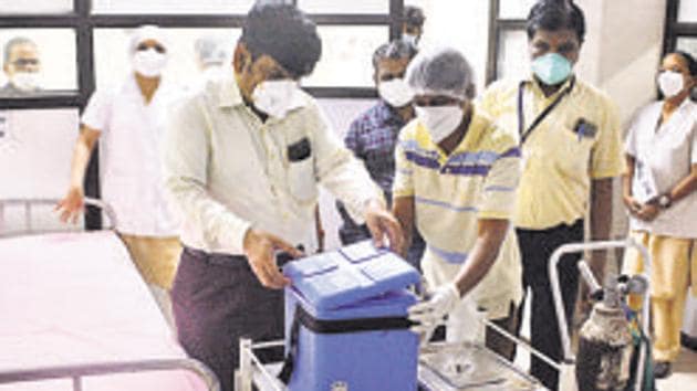 Covid-19 vaccination dry run is on at a total of 263 different health facilities across Karnataka on Friday.(Praful Gangurde/Hondustan Times (Representative Image)) Covid-19 vaccination dry run is on at a total of 263 different health facilities across Karnataka on Friday.(Praful Gangurde/Hondustan Times (Representative Image))