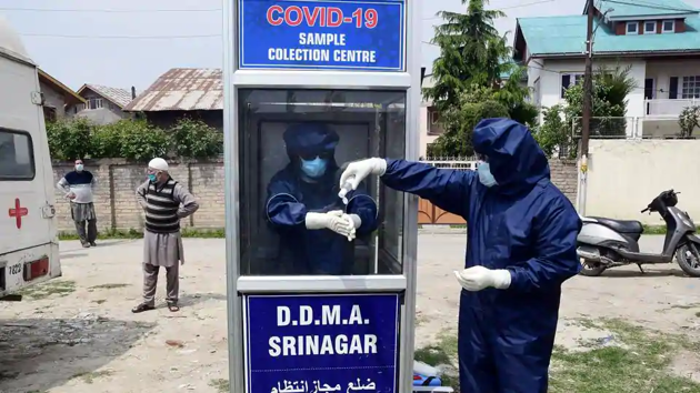 As many as 432 people tested positive for Covid-19 in Kashmir while 352 cases were reported from Jammu.(ANI)