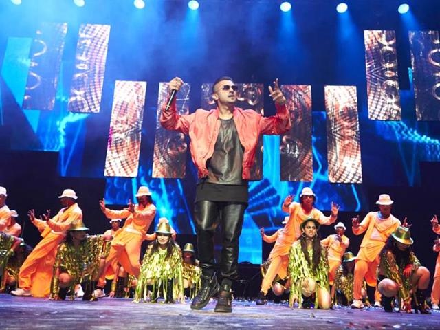 Honey Singh rocks the stage in New Jersey during SRK's SLAM! Tour.