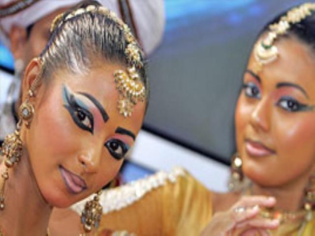 Sri Lankan dancers wait to perform on the opening day of the Beijing International Tourism Expo.