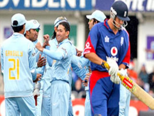 Alastair Cook leaves the crease as Ajit Agarkar celebrates with teammates during the fifth ODI at Leeds.