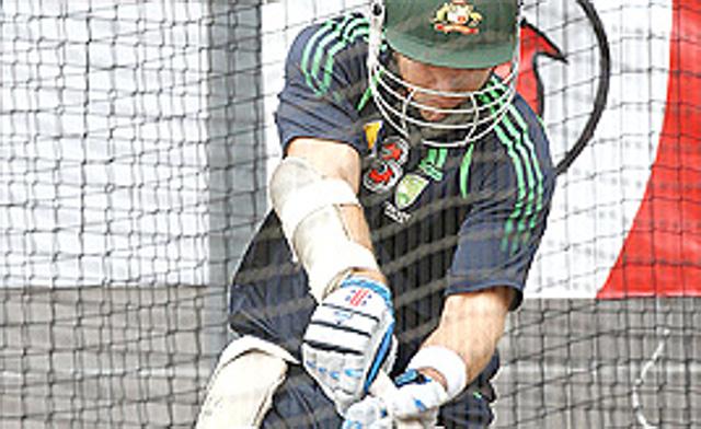 Australian bastman Phil Jaques pulls a ball during training at the MCG in Melbourne, December, 25 2007.