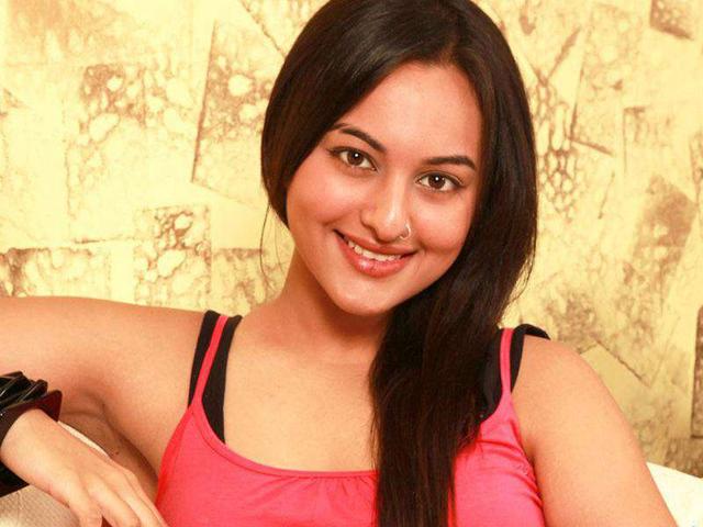 Dabangg girl Sonakshi Sinha will be the show stopper for designer duo Shantanu-Nikhil.