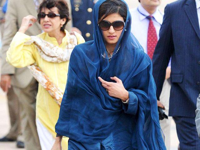 Pakistan-s-foreign-minister-Hina-Rabbani-Khar-arrives-at-the-AFS-Palam-in-New-Delhi