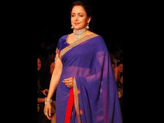 Hema Malani poses during the Designer Johara Jewels by Divya Ahua and Scintillating jewellery creation but failed to make any mark.