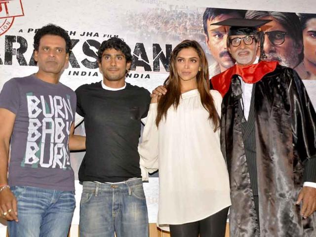 Prakash-Jha-Manoj-Bajpayee-and-Amitabh-Bachchan-promote-Aarakshan-in-Kolkata Prakash-Jha-Manoj-Bajpayee-and-Amitabh-Bachchan-promote-Aarakshan-in-Kolkata