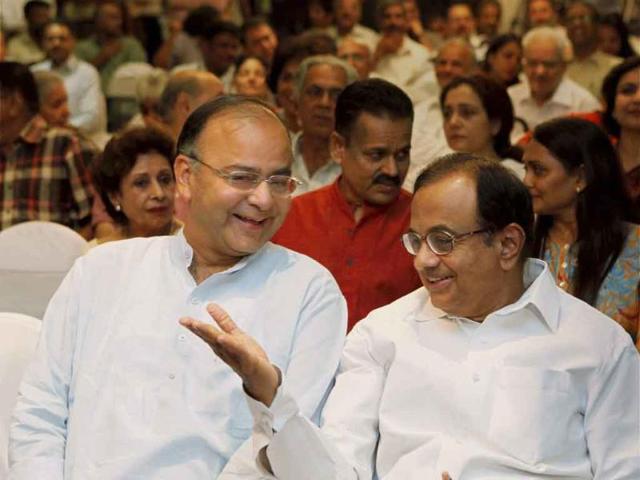 Union mome minister P Chidambaram and senior BJP leader Arun Jaitley at the release of the book "Indian Mujahideen" authored by Shishir Gupta