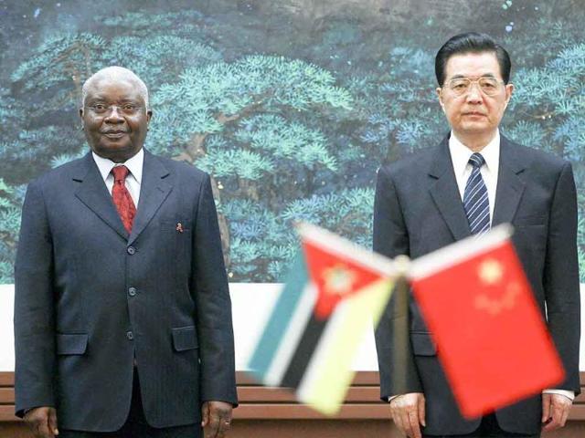 Chinese President Hu Jintao (R) stands next to Mozambique President Armando Guebuza (L) during a meeting at the Great Hall of the People in Beijing. Guebuza is in China for a 6-day official visit at the invitation of the Chinese president.