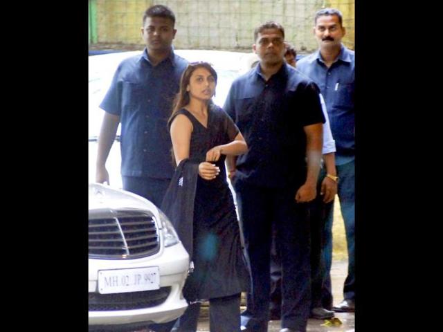 Actor Rani Mukherjee arrives at Shammi Kapoor's residence to pay her respects.