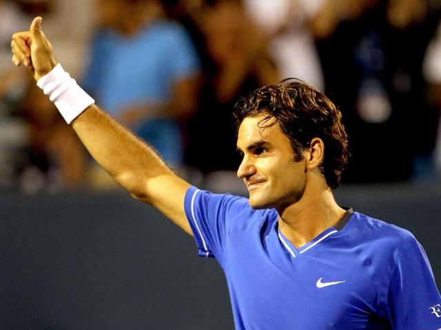 Roger-Federer-acknowledges-the-crowd-after-defeating-Juan-Martin-Del-Potro-of-Argentina-during-the-Western-amp-Southern-Open-at-the-Lindner-Family-Tennis-Center-in-Ohio