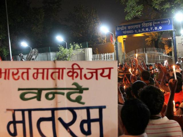 Anna Hazare supporters participate in the candle light vigil outside Tihar jail in New Delhi.