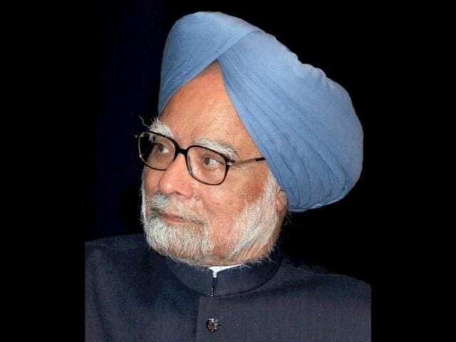 Anna-Hazare-R-with-his-top-aide-Kiran-Bedi-greet-crowds-on-the-ninth-day-of-Hazare-s-fast-in--New-Delhi