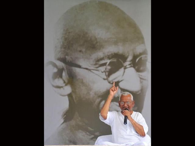 Anti-corruption-activist-Anna-Hazare-speaks-during-a-rally-at-Ram-Lila-grounds-in-New-Delhi Anti-corruption-activist-Anna-Hazare-speaks-during-a-rally-at-Ram-Lila-grounds-in-New-Delhi