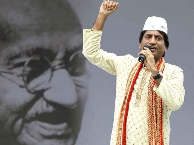 Comedian-Raju-Srivastava-joins-Anna-Hazare-s-movement-against-corruption-at-Ramlila-Ground-in-New-Delhi Comedian-Raju-Srivastava-joins-Anna-Hazare-s-movement-against-corruption-at-Ramlila-Ground-in-New-Delhi