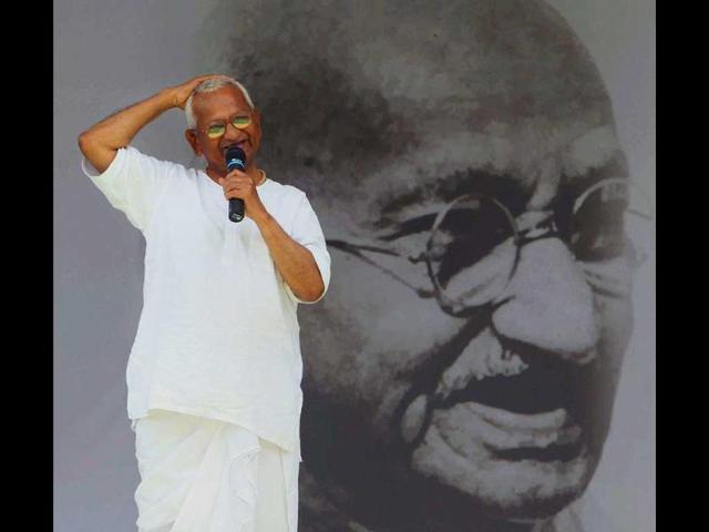 Anna Hazare addressing supporters during the 10th day of his fast against corruption at Ramlila Ground in New Delhi.