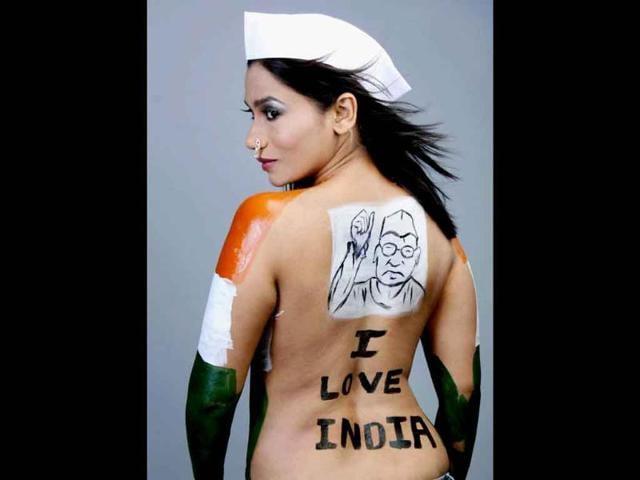 Marathi-actress-Yoggitta-Dandekar-paints-her-body-in-support-of-Anna-Hazare-s-campaign-against-corruption-in-Mumbai Marathi-actress-Yoggitta-Dandekar-paints-her-body-in-support-of-Anna-Hazare-s-campaign-against-corruption-in-Mumbai