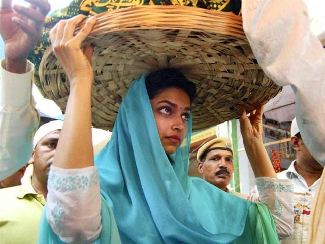Bollywood actor Deepika Padukon visits shrine of Khwaja Moinuddin Chishti in Ajmer on Tuesday. (PTI)
