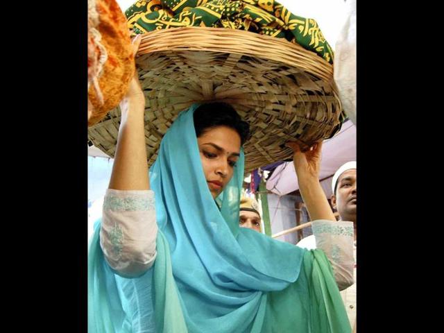 Deepika Padukone looks a girl-next-door while visiting shrine of Khwaja Moinuddin Chishti in Ajmer on Tuesday. (PTI)