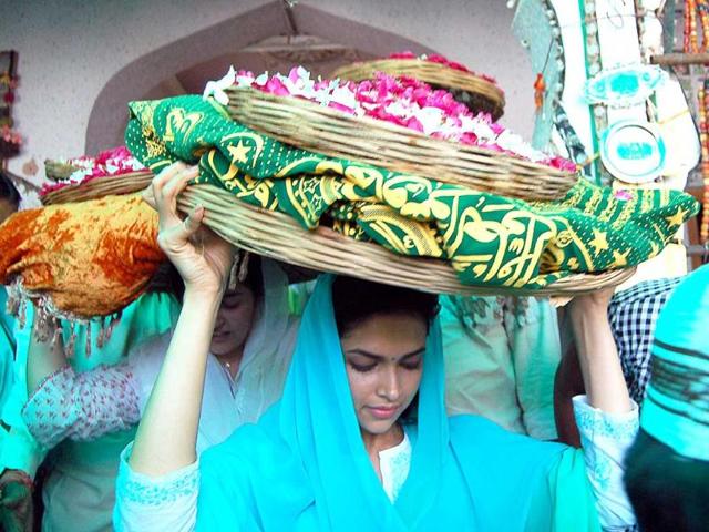Deepika Padukone at the shrine of Sufi saint Khwaja Moinuddin Chishti in Ajmer. (AFP)