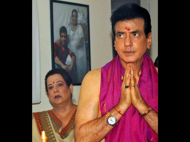 Bollywood actor Jeetendra and wife Shobha Kapoor offer prayers to Lord Ganesha. (AFP)