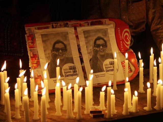 Friends and relatives stage a candle light vigil at the India Gate to seek justice for RTI activist Shehla Masood who was shot dead outside her Bhopal house few days back.