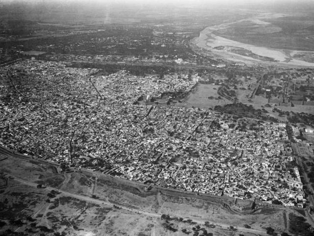 Till the 1910s, Delhi meant the Mughal built Shahjahanabad. But it was outside the Walled City where the British planned to build their new capital from scratch.
