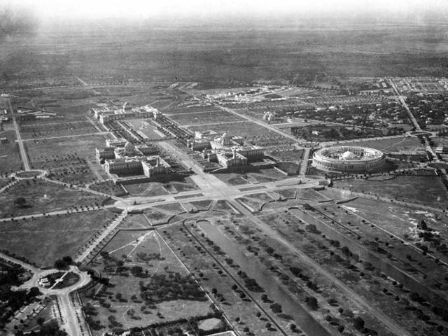Chief architect Edwin Lutyens' layout of the new city consisted of hexagonal lines, to connect New Delhi to Safdarjung Tomb, Purana Quila, Connaught Place and Jama Masjid.