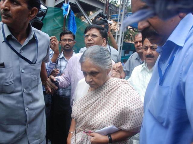 Delhi chief minister Sheila Dikshit arrives at Ram Manohar Lohia hospital to inquire about the injured in a bomb blast outside the high court in New Delhi.