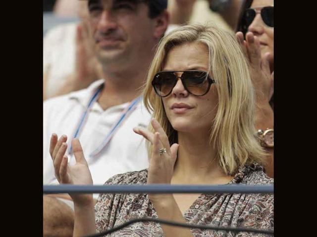 Actress Brooklyn Decker watches Andy Roddick play Julien Benneteau of France during the US Open tennis tournament in New York.