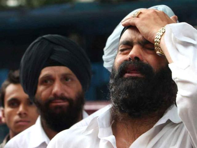 Manmohan Singh Jolly whose son Amandeep was killed in a bomb explosion at the high court, wails at the RML hospital in New Delhi.