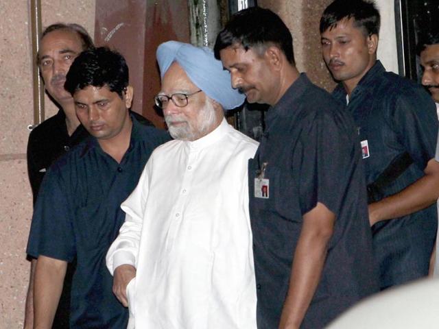 Prime Minister Manmohan Singh leaves after visiting the injured persons of high court blast, at RML hospital in New Delhi.
