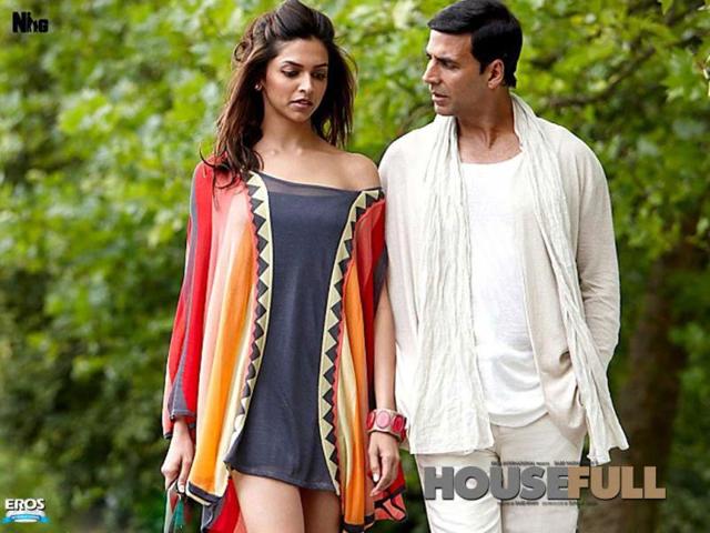 Housefull (2010): Akshay paired up with Deepika Padukone in Sajid Khan's Housefull.