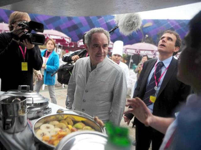 Spanish chef Ferran Adria (C) visits a stand during the inauguration of the gastronomic fair 'Mistura' in Lima.