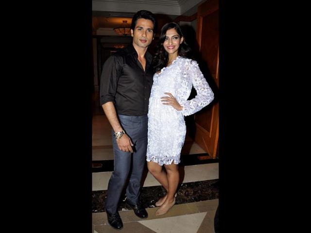 Shahid and Sonam ooze wonderful chemistry as they post together for the event.
