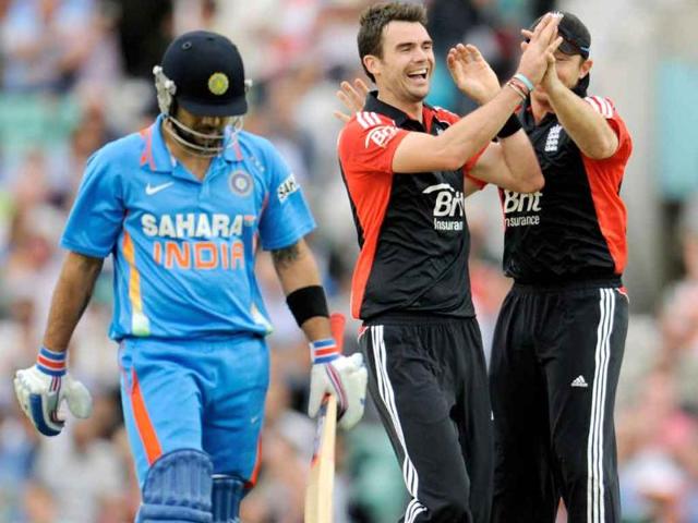 England's James Anderson is congratulated by teammate Ian Bell (R) after dismissing India's Virat Kohli (L) during the third one-day international cricket match at the Oval cricket ground in London.