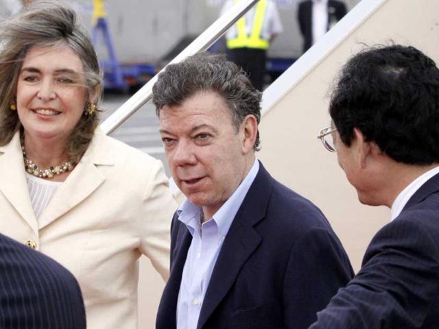 Colombian President Juan Manuel Santos arrives at Tokyo International Airport.