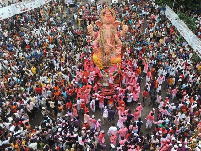 Mumbai's famous Lalbaugcha Raja Ganesh idol on the way for immersion at Girgaum Chowpatty at the end of ten day long Ganesh festival, in Mumbai.